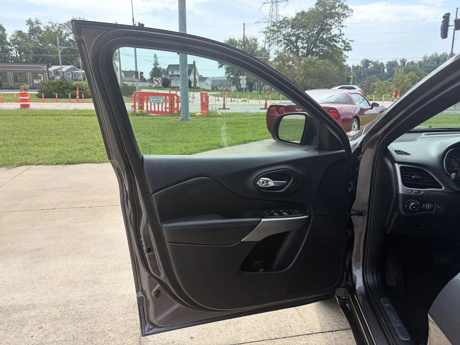 Used 2020 Jeep Cherokee High Altitude AWD/4WD image 10