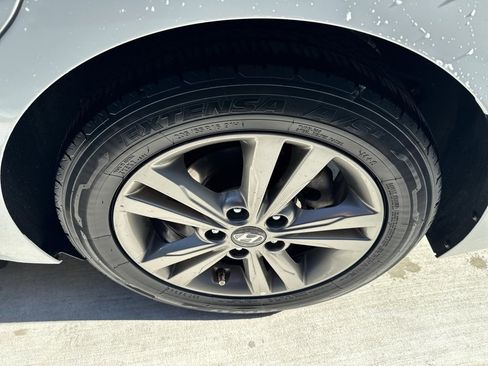 Used 2018 Hyundai Elantra SEL image 16