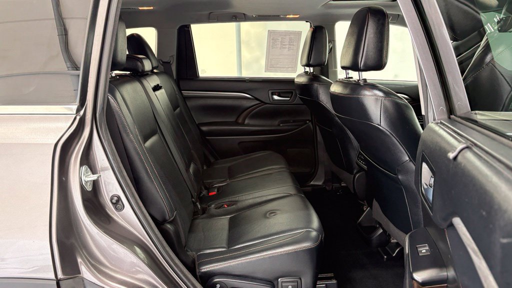 Used 2018 Toyota Highlander Limited AWD/4WD image 28