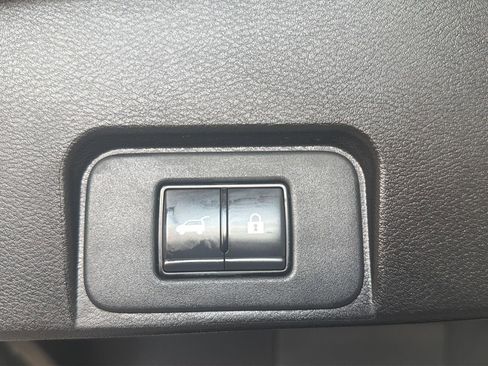 Used 2024 Nissan Rogue SV image 11