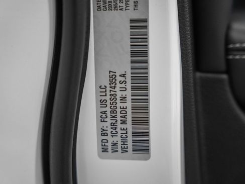 New 2025 Jeep Grand Cherokee L Limited w/ Luxury Tech Group II image 41