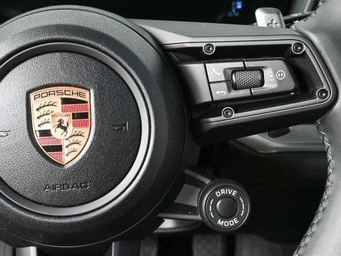 Certified 2025 Porsche Cayenne image 11