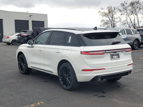 New 2026 Lincoln Corsair Premiere image 3