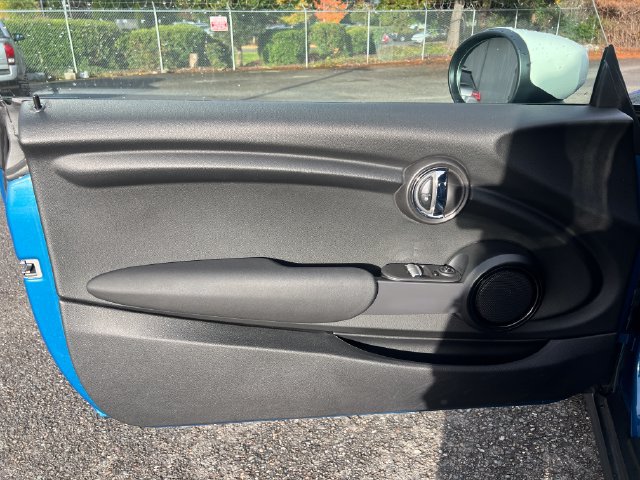 Used 2022 MINI Cooper 2-Door Hardtop FWD image 16