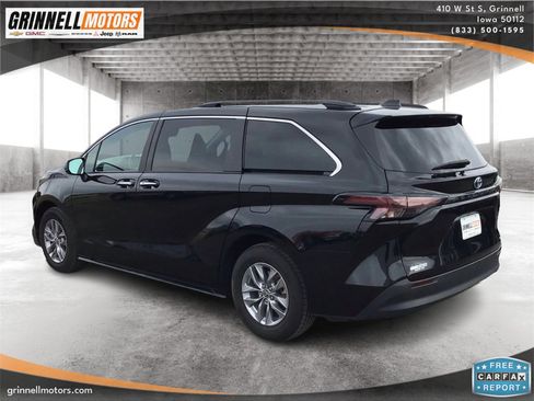 Used 2024 Toyota Sienna XLE image 7