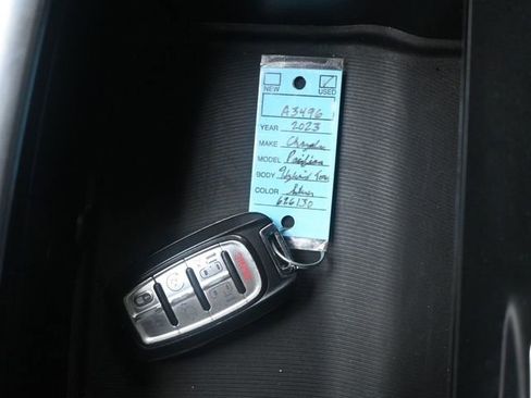 Used 2023 Chrysler Pacifica Touring-L image 22