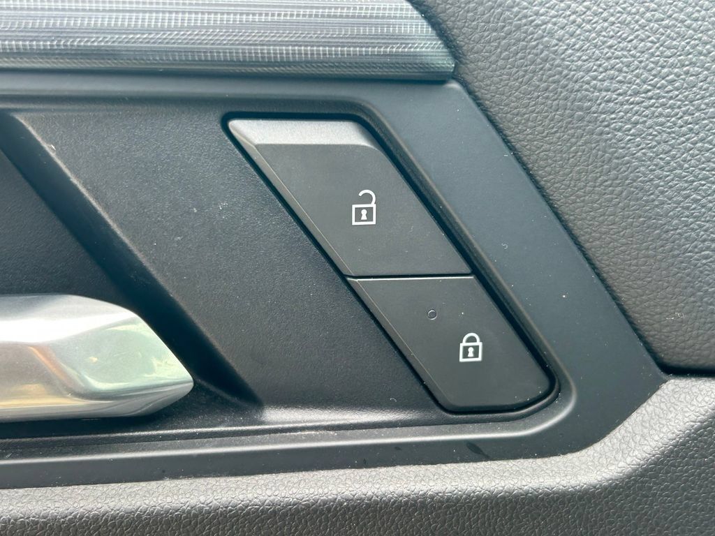 Used 2025 GMC Acadia Elevation FWD image 26