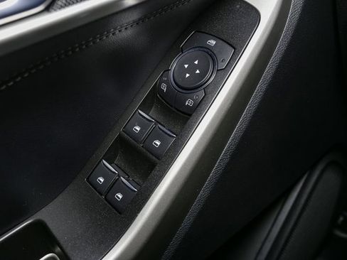 Used 2022 Ford Explorer XLT image 36