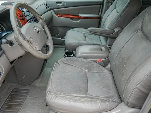 Used 2004 Toyota Sienna XLE Limited image 22