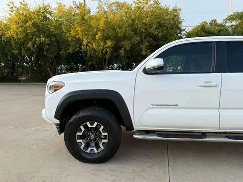 Used 2017 Toyota Tacoma TRD Off-Road w/ Tow Package (A/T) image 3