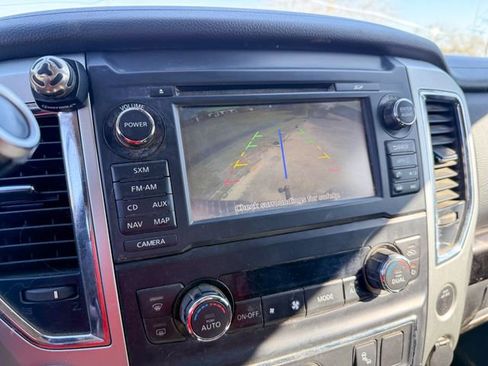 Used 2018 Nissan Titan SV w/ SV Convenience Package image 16