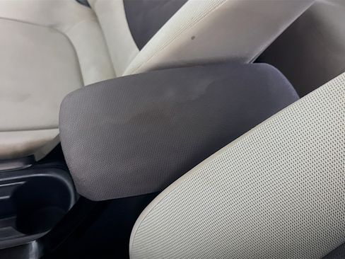 Used 2022 Toyota Corolla LE FWD image 18