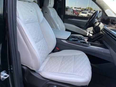 Used 2025 Cadillac Escalade V AWD/4WD image 12