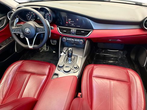 Used 2018 Alfa Romeo Giulia image 13