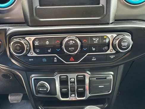 Used 2023 Jeep Wrangler Unlimited w/ Cold Weather Group AWD/4WD image 38