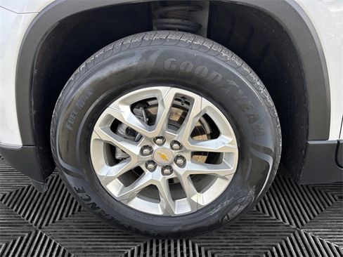 Used 2020 Chevrolet Traverse LT image 14