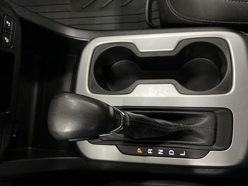 Certified 2022 Chevrolet Colorado LT w/ Luxury Package AWD/4WD image 16