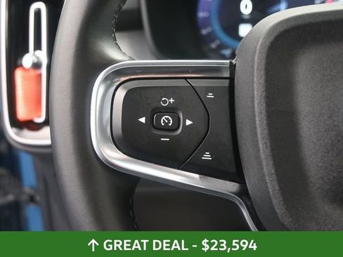 Used 2024 Volvo XC40 B5 Core image 34