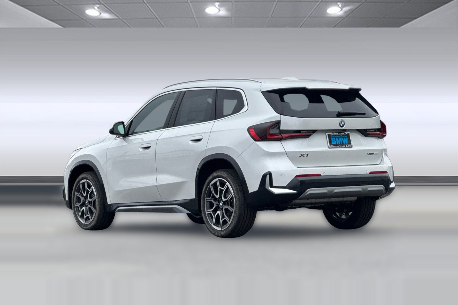 Used 2026 BMW X1 xDrive28i w/ Technology Package AWD/4WD image 3
