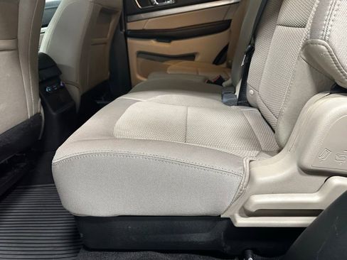 Used 2018 Ford Explorer XLT w/ Equipment Group 201A AWD/4WD image 38