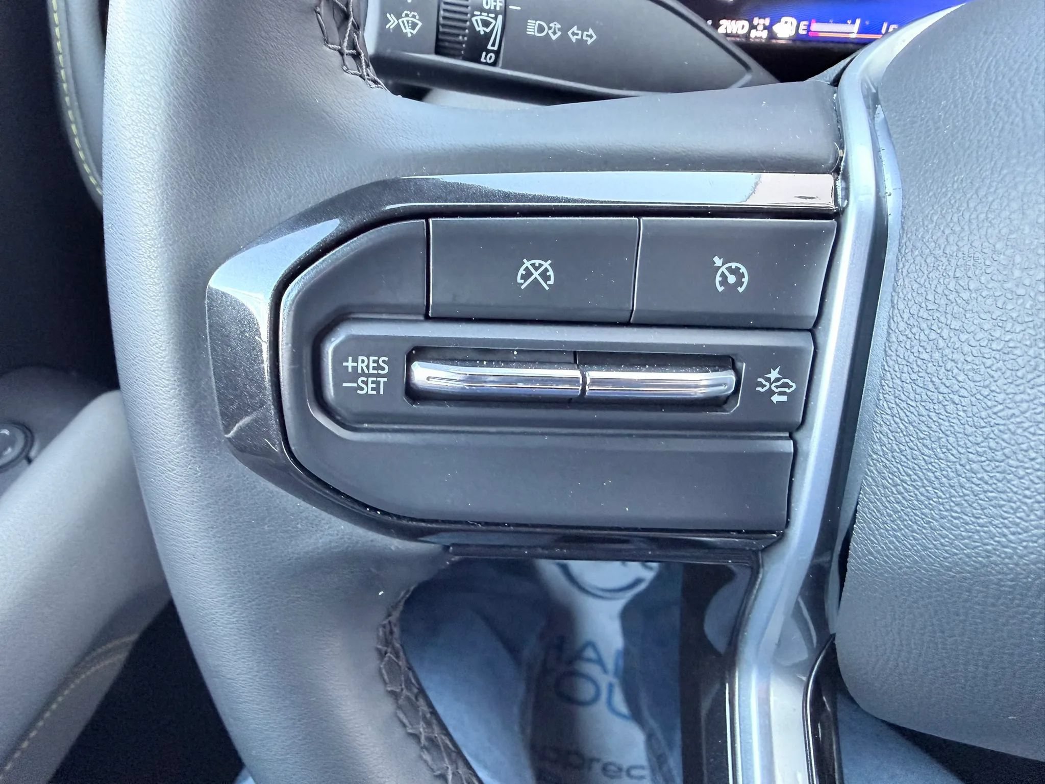Used 2024 Chevrolet Colorado ZR2 w/ Technology Package AWD/4WD image 25