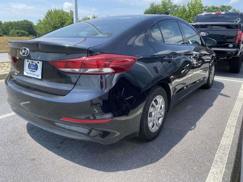 Used 2018 Hyundai Elantra SE FWD image 6