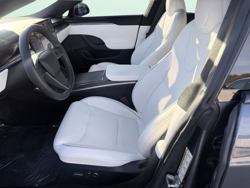 Used 2021 Tesla Model S Plaid image 18