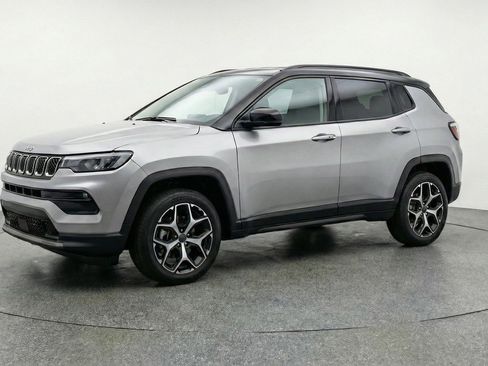 Used 2025 Jeep Compass Limited image 3
