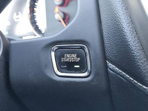 Used 2019 GMC Acadia Denali image 16