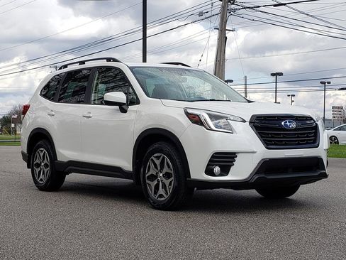 Used 2023 Subaru Forester Premium image 6