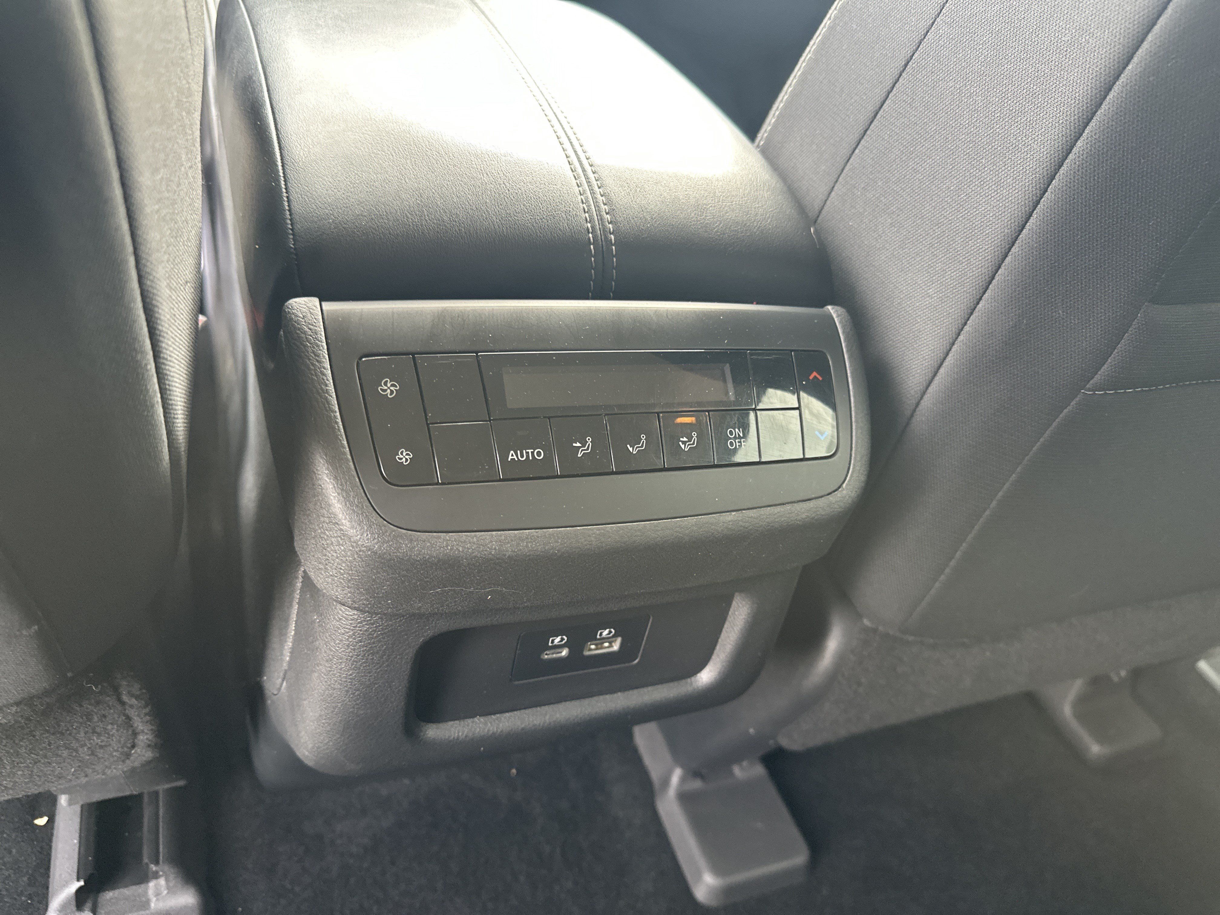 Used 2022 Nissan Pathfinder SV AWD/4WD image 28