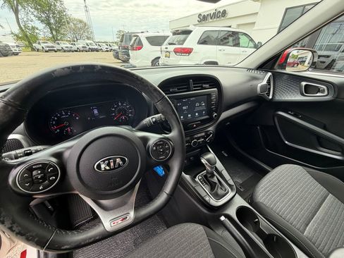 Used 2020 Kia Soul GT-Line FWD image 24