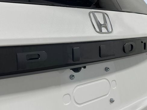 New 2025 Honda Pilot EX-L image 6
