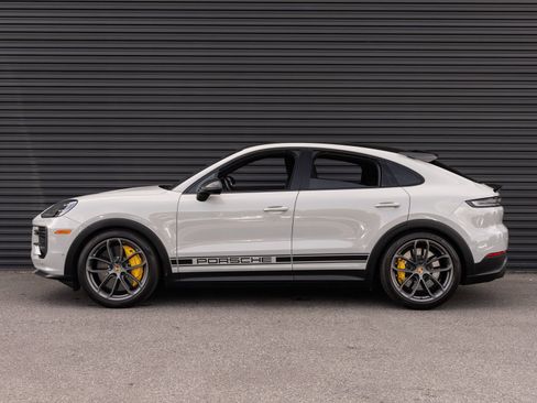 Certified 2024 Porsche Cayenne Turbo GT AWD/4WD image 2