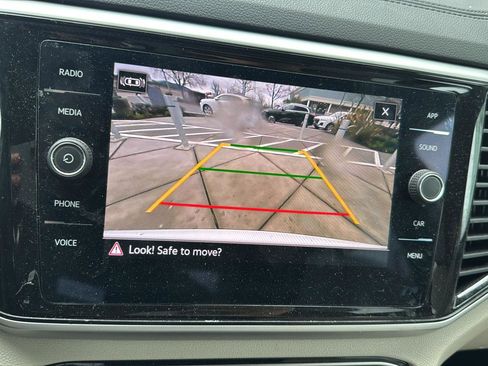 Used 2023 Volkswagen Atlas SE w/ Black Wheel Package image 10