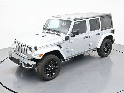 Used 2023 Jeep Wrangler Unlimited Sahara image 17
