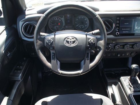 Used 2020 Toyota Tacoma TRD Off-Road w/ Technology Package AWD/4WD image 5