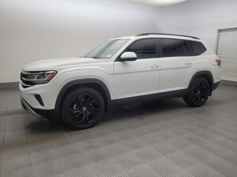 Used 2021 Volkswagen Atlas SE w/ Panoramic Sunroof Package FWD image 2