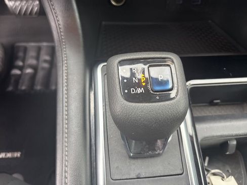 Used 2022 Nissan Pathfinder SV AWD/4WD image 12