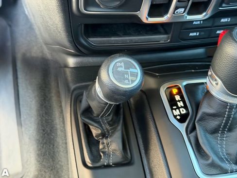 Used 2025 Jeep Wrangler Sport S image 29