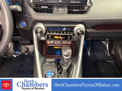 Used 2022 Toyota RAV4 Limited AWD/4WD image 16