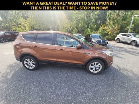 Used 2017 Ford Escape SE w/ SE Cold Weather Package FWD image 13