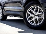 Used 2023 Ford Edge SEL image 2