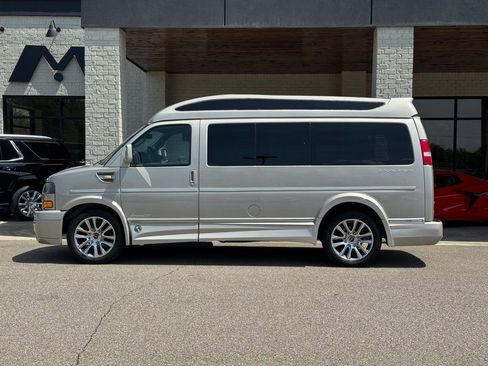 Used 2019 GMC Savana 2500 RWD image 7