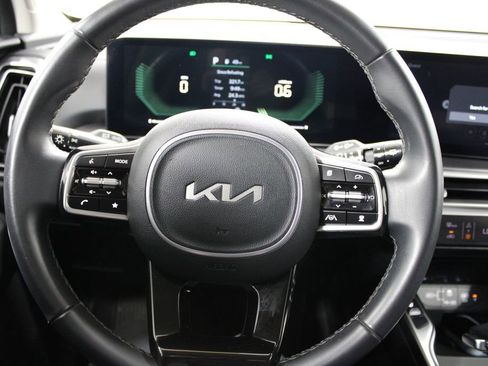 Used 2024 Kia Sorento S image 31