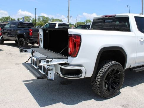 Used 2023 GMC Sierra 1500 AT4 w/ Technology Package AWD/4WD image 11