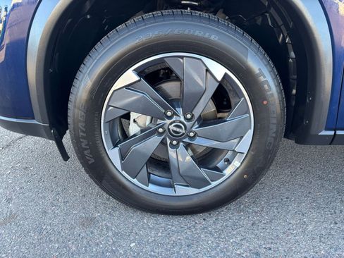 Used 2025 Nissan Rogue SV FWD image 32