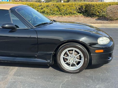 Used 2002 MAZDA MX-5 Miata 2dr Conv Cloth Auto image 8
