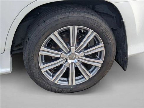 Used 2016 Lexus LX 570 4WD image 25