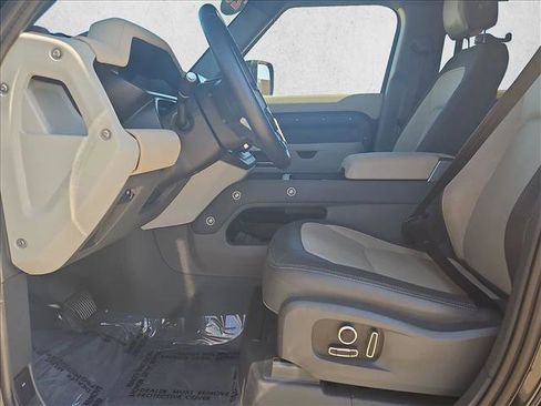 Used 2023 Land Rover Defender 130 X-Dynamic SE image 16